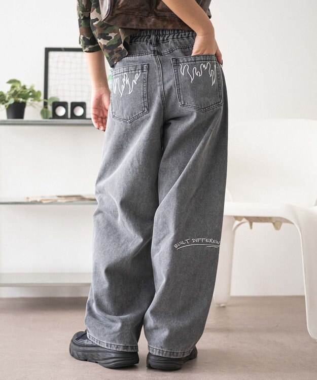 WEGO 刺繍ロゴバレルレッグパンツ デニムブラック