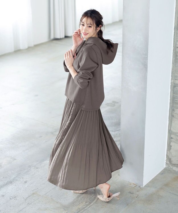 Tiaclasse 【安田美沙子さん着用・洗える】ヴィンテージサテンプリーツスカート グレージュ