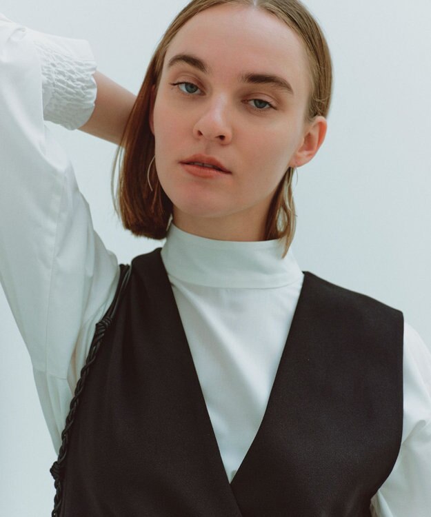 UNFILO L ハイネックブラウス ホワイト