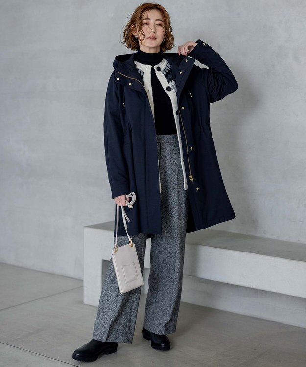 23区 スマホ  ポシェット アイボリー系