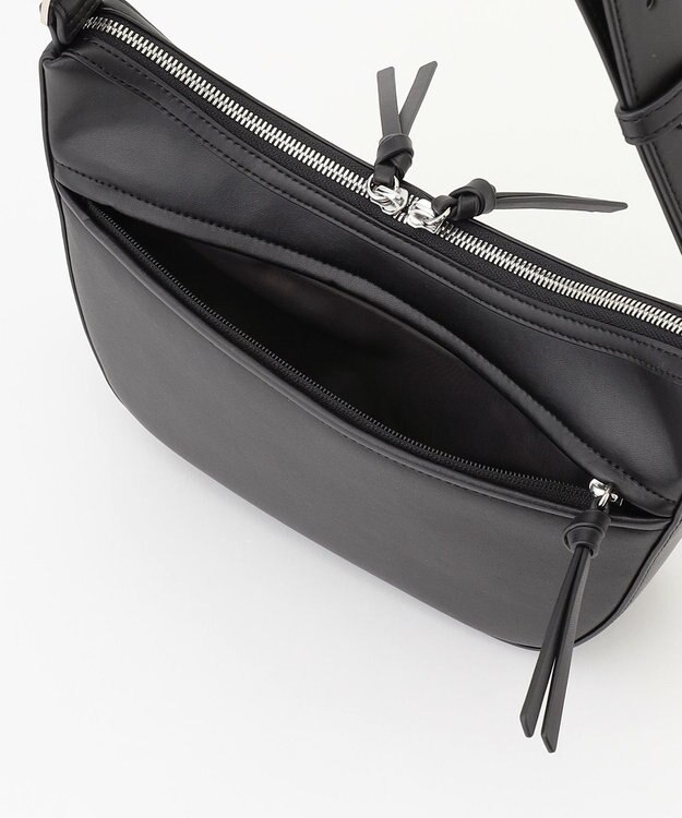 Y'SACCS ハーフムーンボディショルダーバッグ ブラック