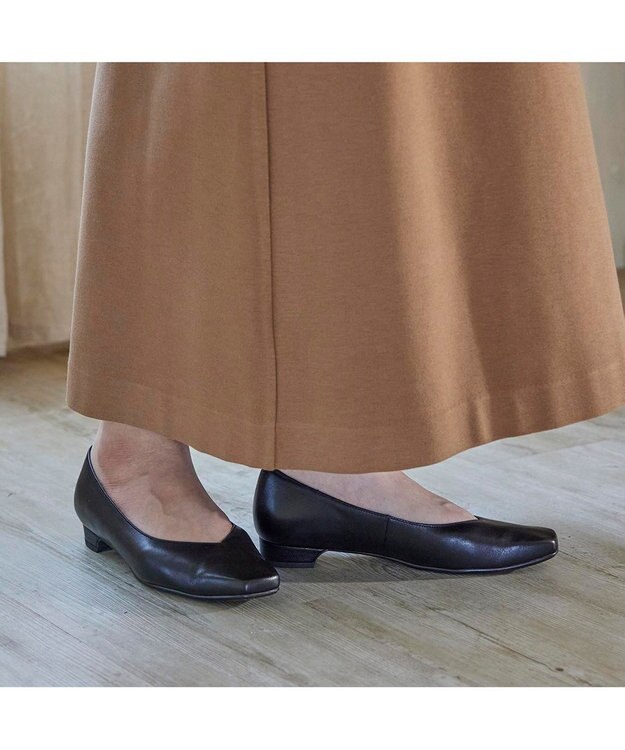 ing <ing>スクエアトゥVカットパンプス ブラック