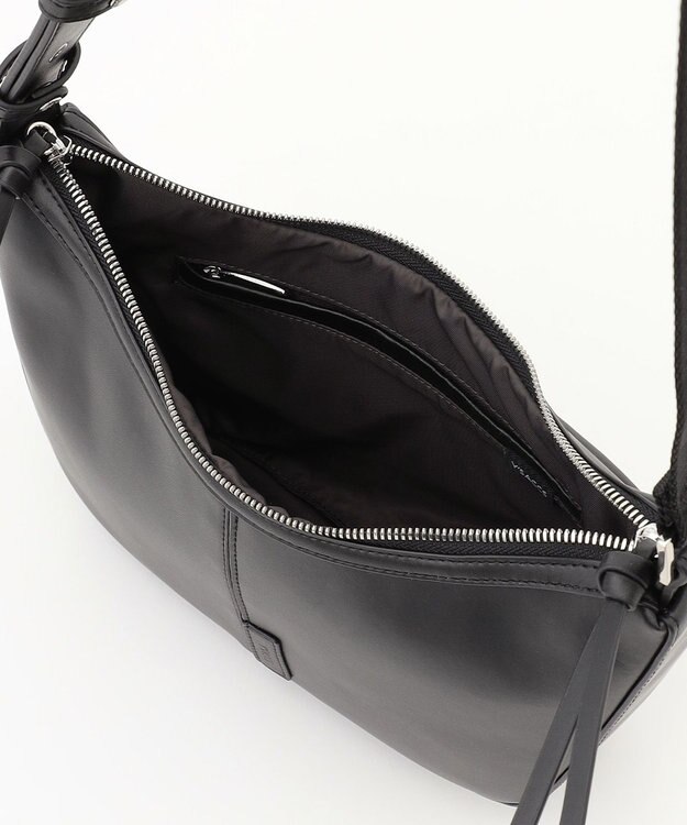 Y'SACCS ハーフムーンボディショルダーバッグ ブラック