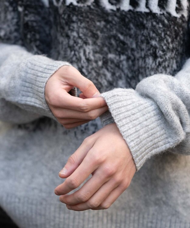 WEGO 【ユニセックス着用ITEM/MLサイズ展開】ファジーグラデーションプルオーバー ブラック