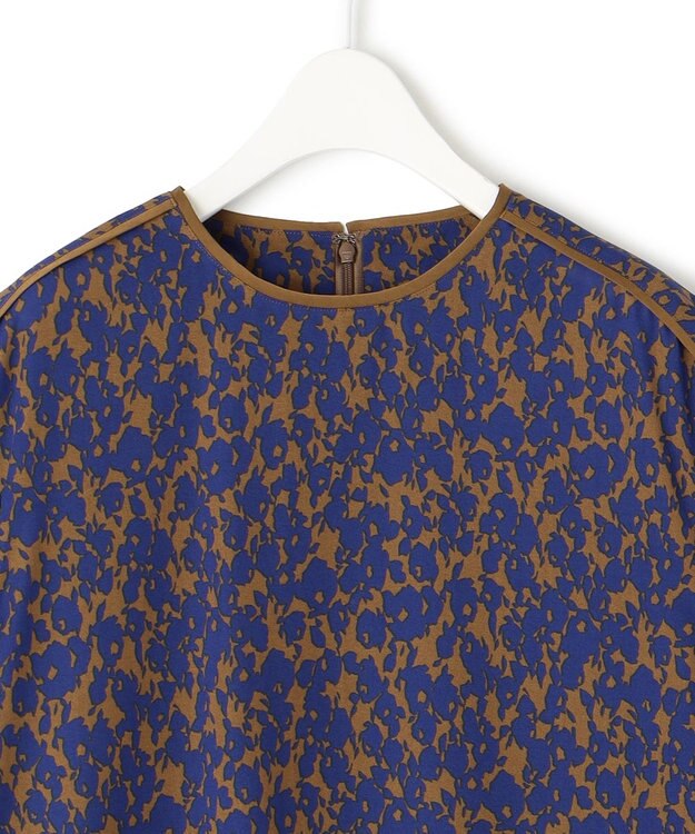 ICB 【洗える】シルエットフラワープリント Tブラウス キャメルベース柄