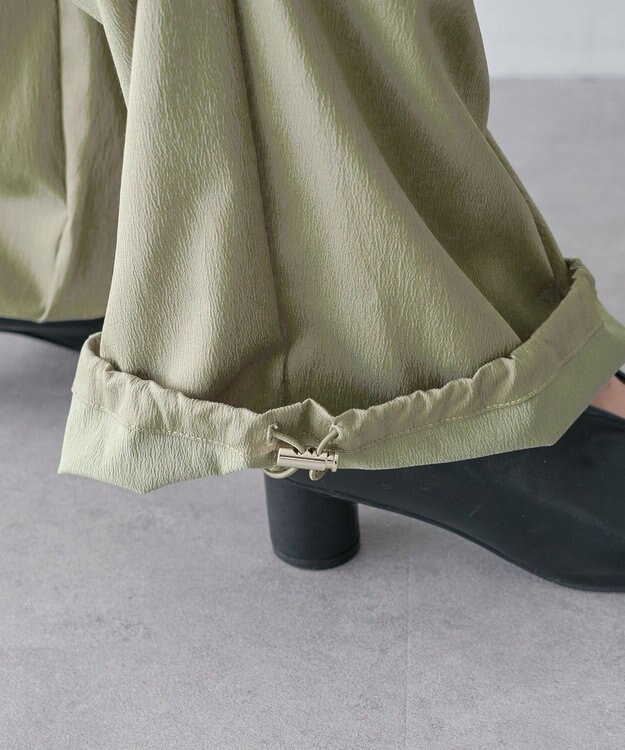 Green Parks 表面感サテンタックパンツ Khaki