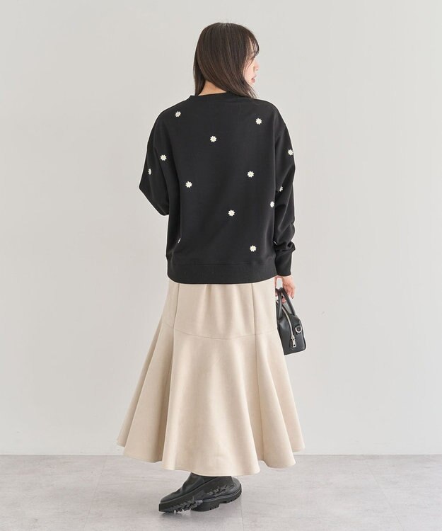 Green Parks ・ｓｗｉｎｇ　ｂｙ　デイジー刺繍スウェット Black