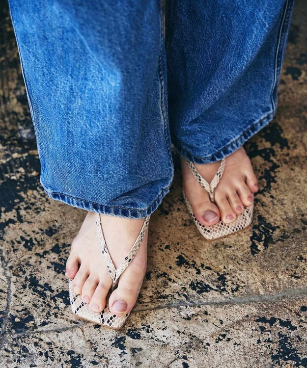 BONTRE 【PRECIEUX JOUET/プレシュウジュエ】 スクエアヒールナロートングサンダル/034PJ パイソン