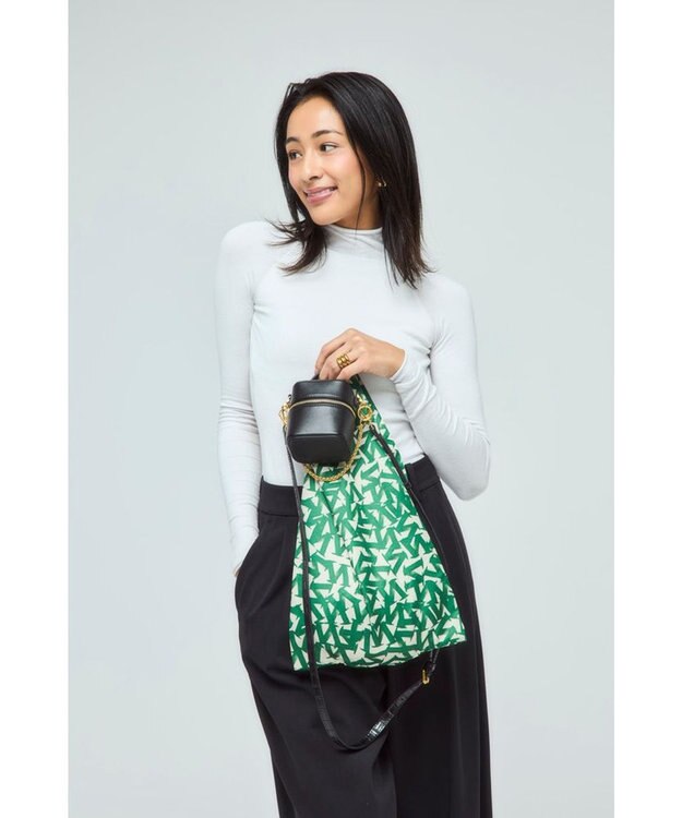 style code 【VerdeVari/ヴェルデヴァリ】TINY VANITY BAG ブラック