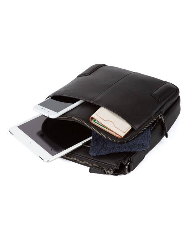 ACE BAGS & LUGGAGE LO HOMME PRESSE アルカイックソフト 本革 縦型ショルダーバッグ 71785 ロ・オム・プレッセ ブラック