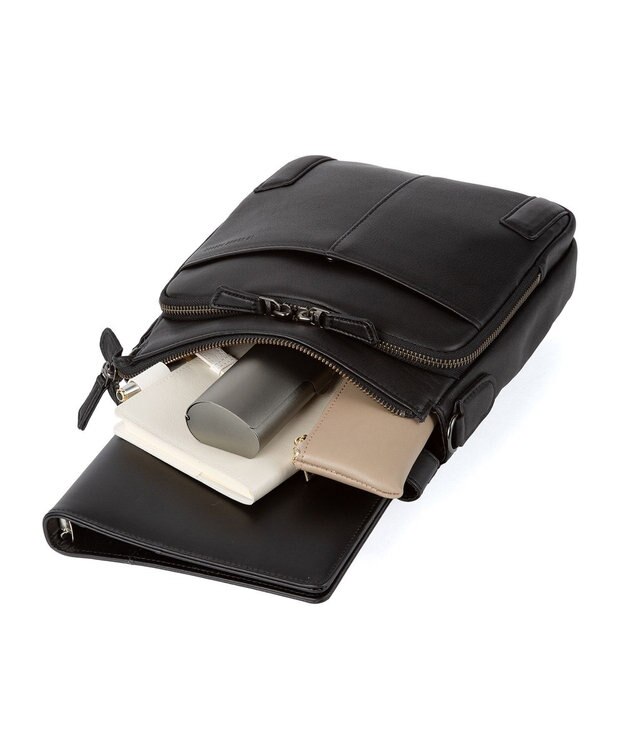 ACE BAGS & LUGGAGE LO HOMME PRESSE アルカイックソフト 本革 縦型ショルダーバッグ 71785 ロ・オム・プレッセ ブラック