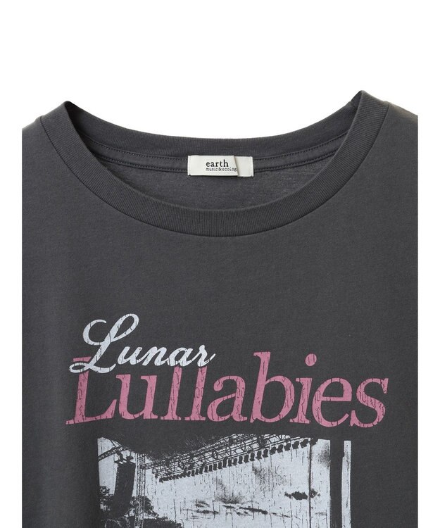 earth music&ecology ツアープリントＴシャツ Charcoal Gray