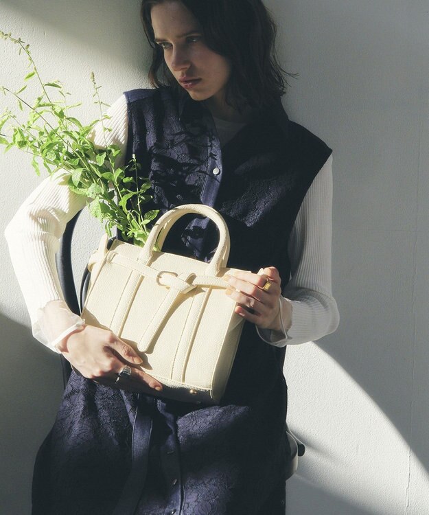 YECCA VECCA 2wayベルトデザインハンドバッグ Ivory