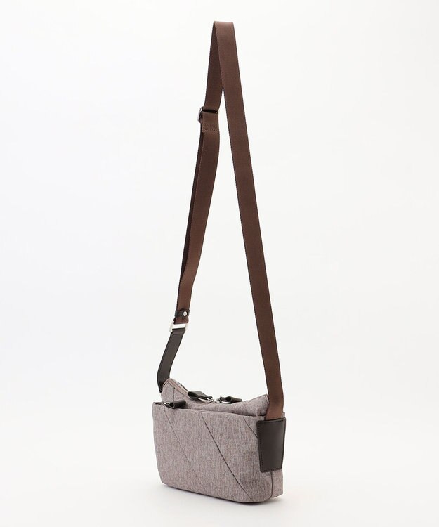 Y'SACCS ストリームラインポシェット ベージュ