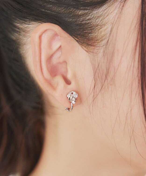 Tiaclasse 【安田美沙子さん着用・金属アレルギー対応】スウィングストーンピアス/イヤリング イヤリング：シルバー