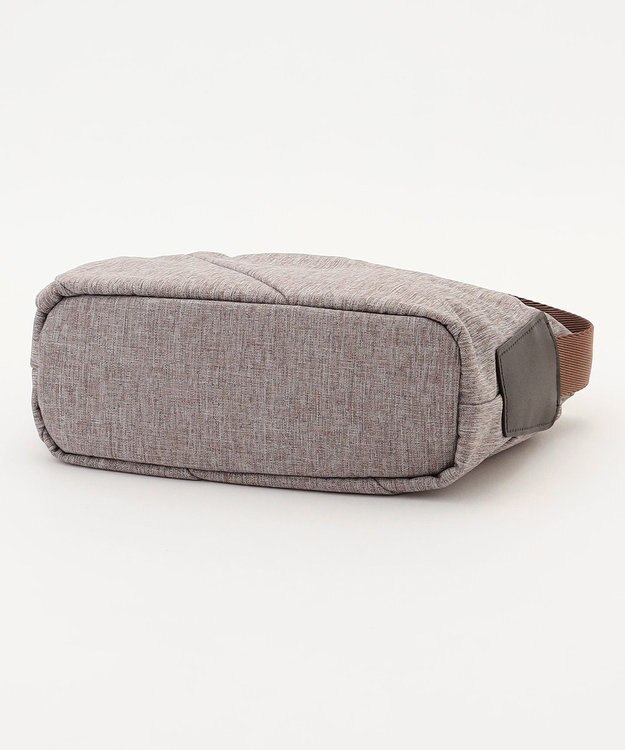 Y'SACCS ストリームラインポシェット ベージュ