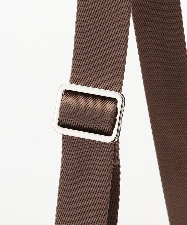 Y'SACCS ストリームラインポシェット ベージュ