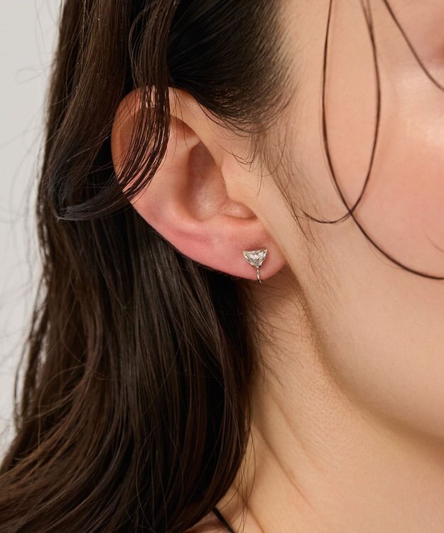 Phoebe 〈金属アレルギー対応/痛くないシリーズ〉モダントライアングルライトフィットイヤリング　シルバー/ニッケルフリー シルバー