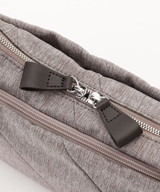 Y'SACCS ストリームラインポシェット ベージュ