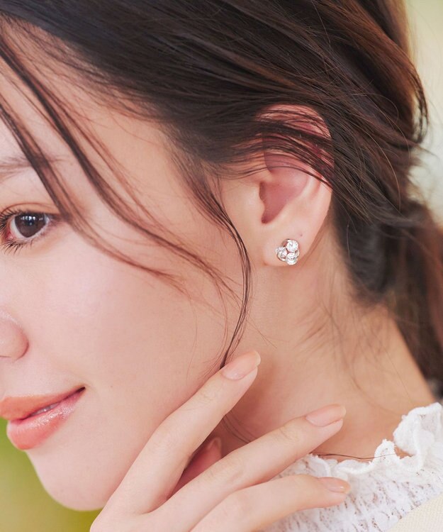 Tiaclasse 【安田美沙子さん着用・金属アレルギー対応】スウィングストーンピアス/イヤリング ピアス：シルバー