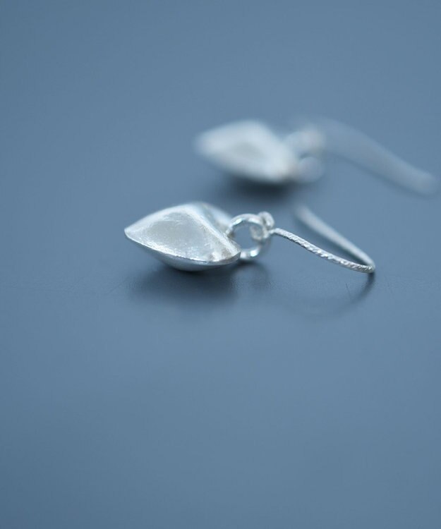 monshiro カレンシルバーハートピアスM シルバー