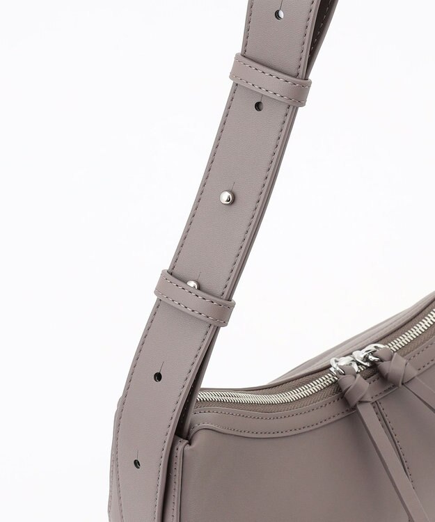 Y'SACCS ハーフムーンボディショルダーバッグ グレージュ