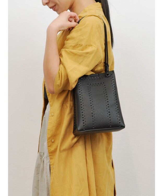 UNBILLION kakatoo パンチングスクエアトート ブラック