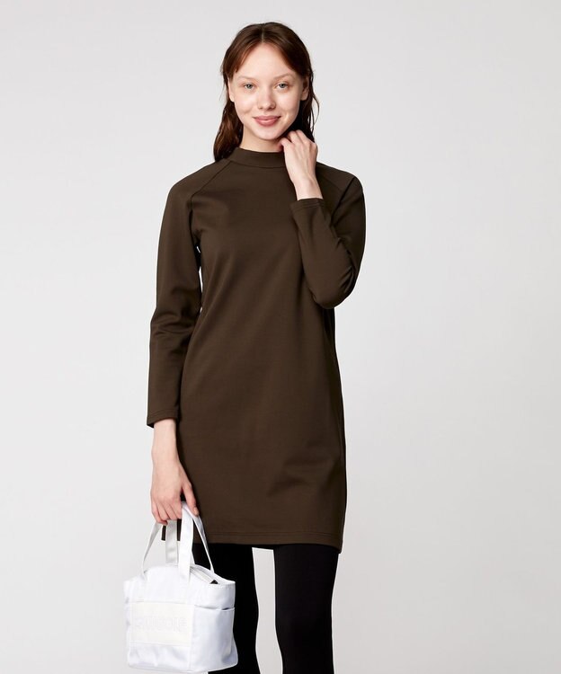 23区GOLF 一枚でスタイリングが完結！【WOMEN】【WEB限定】モックネック ワンピース 体型カバー カーキ系