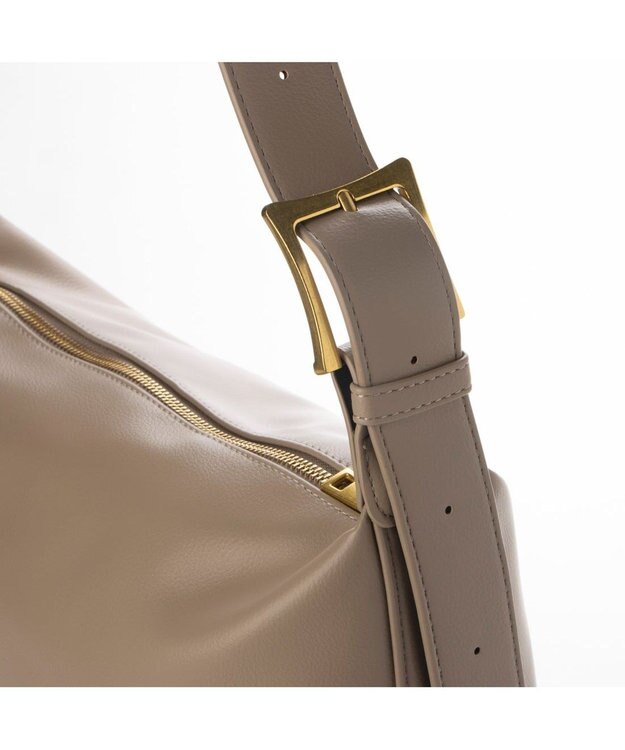 UNBILLION カシュカシュ cachecache / バックル付きビッグショルダー オーク