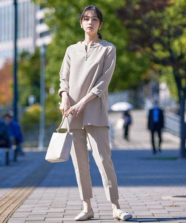 Tiaclasse 【ダブルストレッチ・洗える】スキッパーパールチュニックブラウス グレージュ