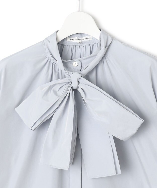 23区 【洗える】ライトメモリータフタ ボリュームボウタイ ブラウス スカイブルー系