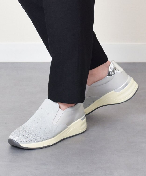 Bridget Birkin 【Round About】ラインストーンアクセントスリッポンスニーカー ライトグレー