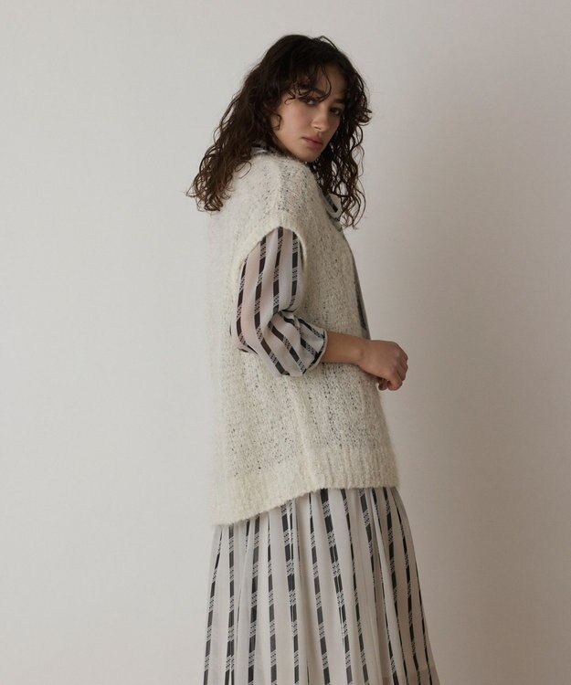 GRACE CONTINENTAL フィルムヤーンニットベスト ホワイト