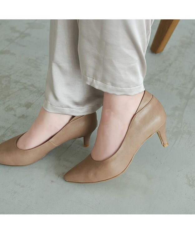 MODE ET JACOMO <carino>【レイン対応】ポインテッドトゥ パッド付きヒールパンプス ベージュ