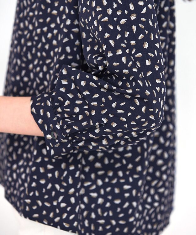 Tiaclasse 【洗える】柄プリントブラウス ネイビー