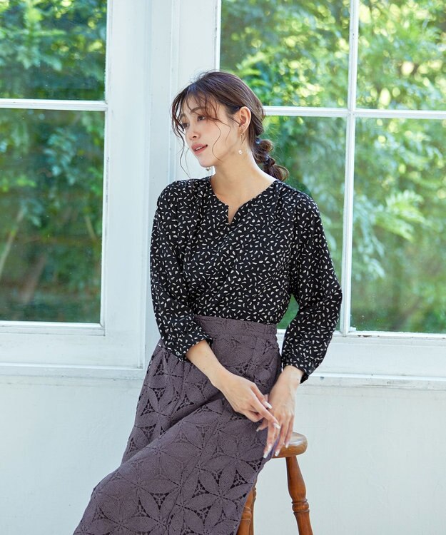 Tiaclasse 【洗える】柄プリントブラウス ブラック