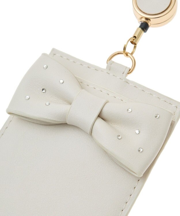 Maison de FLEUR クリアストーンリボンリールパスケース Off White