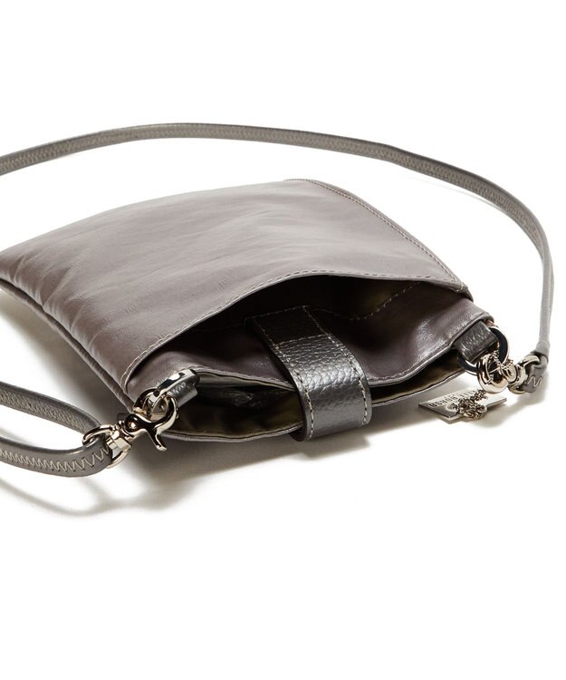 PELLE BORSA パスポートサイズショルダーバッグ Alive アライブ 4306 ガンメタ