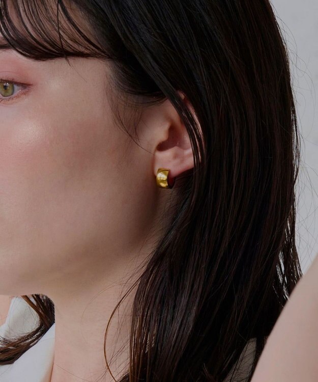 Phoebe 【金属アレルギー対応】ワンタッチワイドフープミニピアス　ゴールド/サージカルステンレス ゴールド