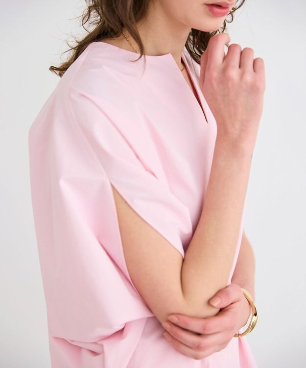 BEIGE， 【接触冷感/UVカット/洗える・BAILA 8.9月合併号掲載】YANN / Vスリットプルオーバーブラウス Pink