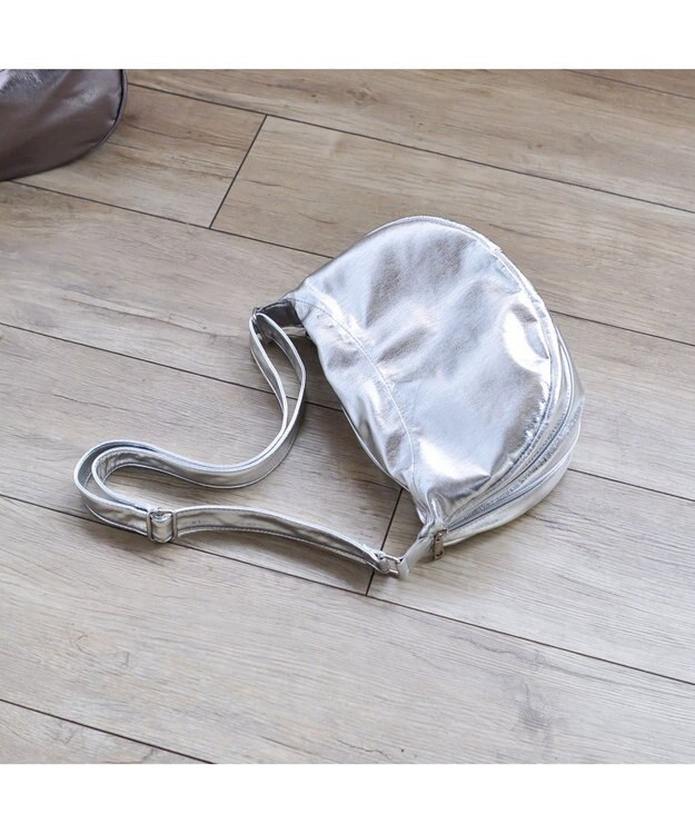 UNBILLION カシュカシュ cachecache / メタリックハーフムーンショルダー シルバー