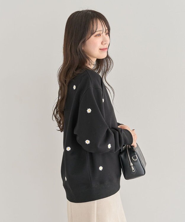 Green Parks ・ｓｗｉｎｇ　ｂｙ　デイジー刺繍スウェット Black