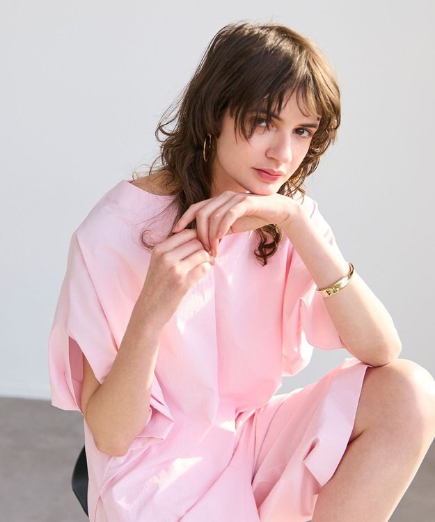 BEIGE， 【接触冷感/UVカット/洗える・BAILA 8.9月合併号掲載】YANN / Vスリットプルオーバーブラウス Pink