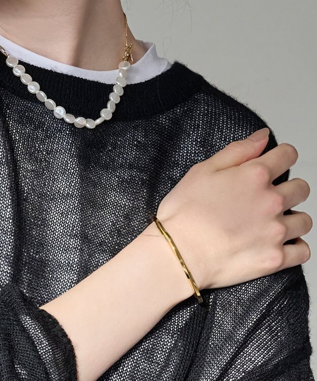 Phoebe 【金属アレルギー対応】ライトツイストメタルバングル/サージカルステンレス ゴールド