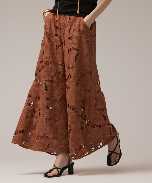 GRACE CONTINENTAL カットワークバギーパンツ ブラウン