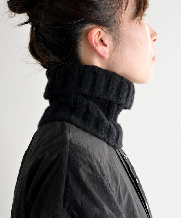 AND WOOL 〈上質な素材と手仕事から生まれた優しいニット〉メリノウール・ケーブル編みスヌード ブラック