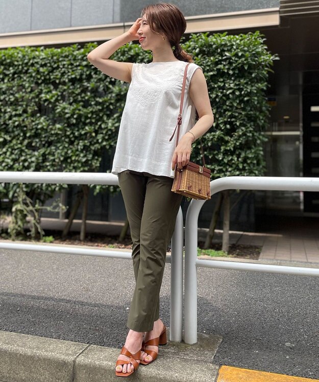 UNFILO 【撥水】レーヨン麻ライト刺繍ブラウス ホワイト系