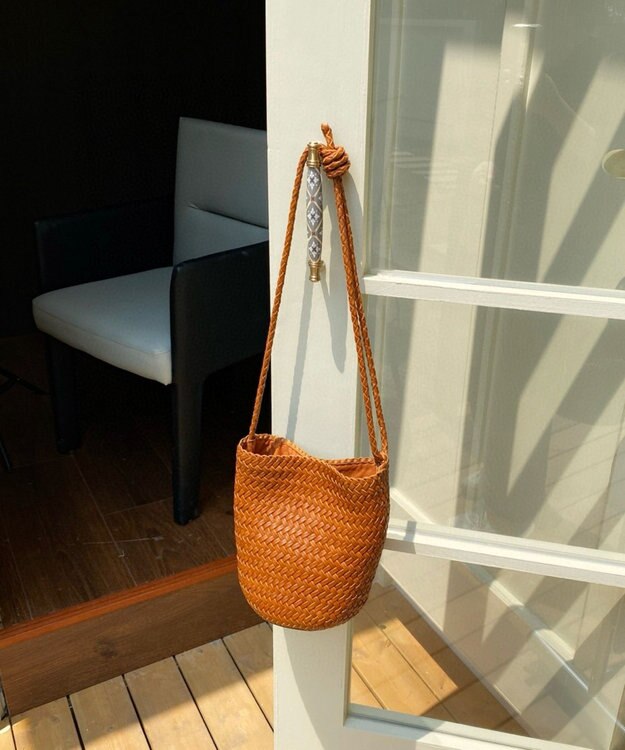 style code 大人の夏を軽やかにする 牛革 メッシュ バケットショルダー キャメル