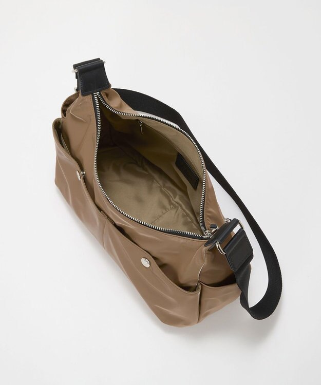 TOPKAPI 【Breath TOPKAPI】【軽量430g】Train 防水ポリエステル ワイド ショルダーバッグ ブラウン