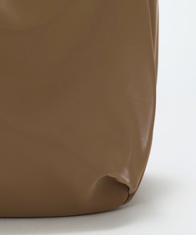 TOPKAPI 【Breath TOPKAPI】【軽量430g】Train 防水ポリエステル ワイド ショルダーバッグ ブラウン